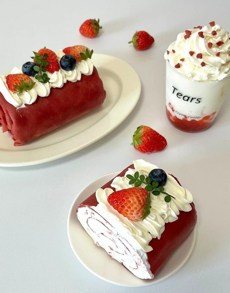 Crepe Roll Strawberry